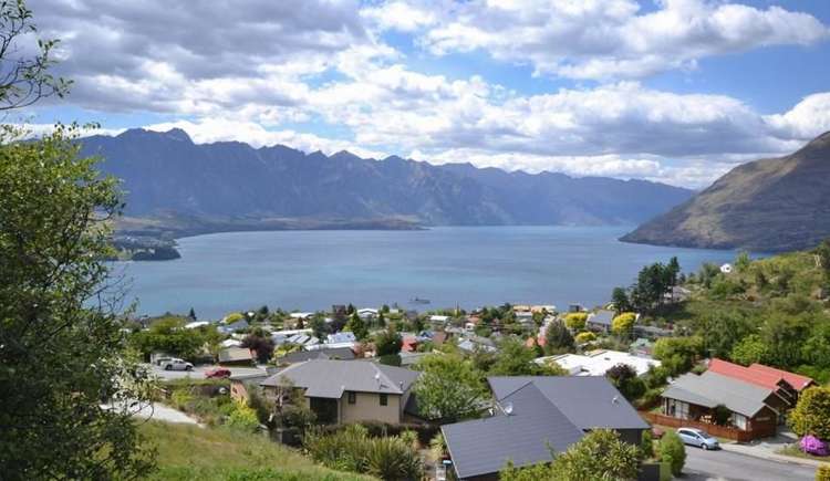 15 Lochy Road Fernhill/Sunshine Bay_14