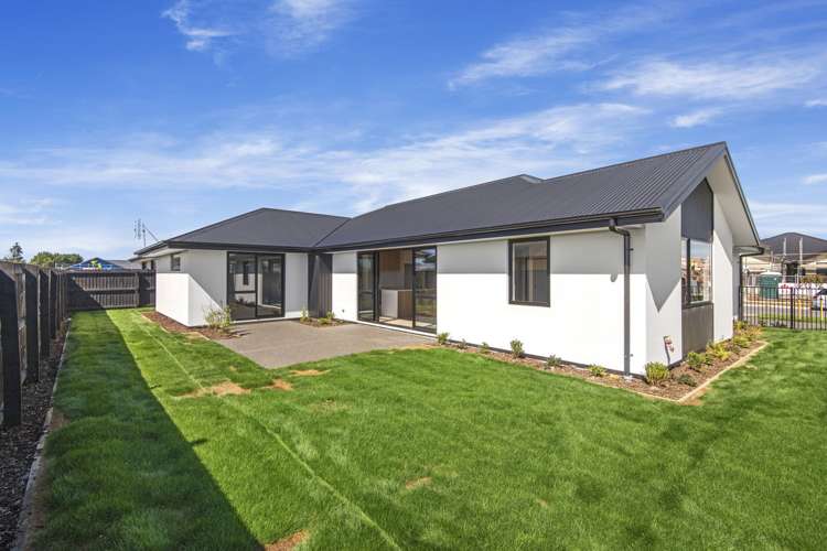 63 Blunden Road Lincoln_11