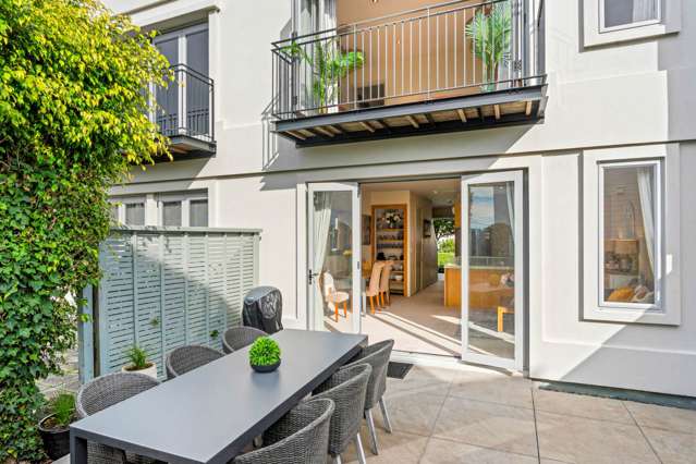 Spacious, Sunny, and Superb Location–DGZ Townhouse