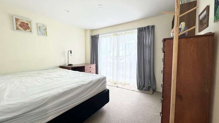 4 Easton Park Parade Glenfield_17