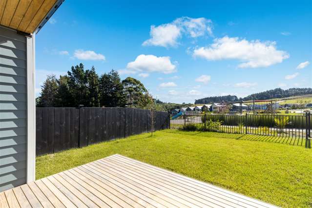 8 Paparahi Place Wainui_3