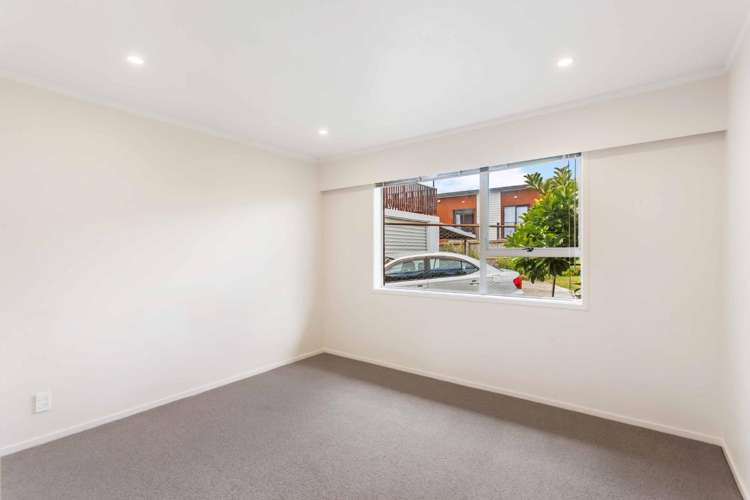 2/5 Sylvan Crescent Te Atatu South_5