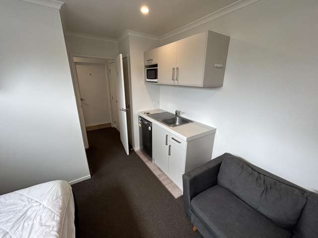 4D/167 Knighton Road Hillcrest_2