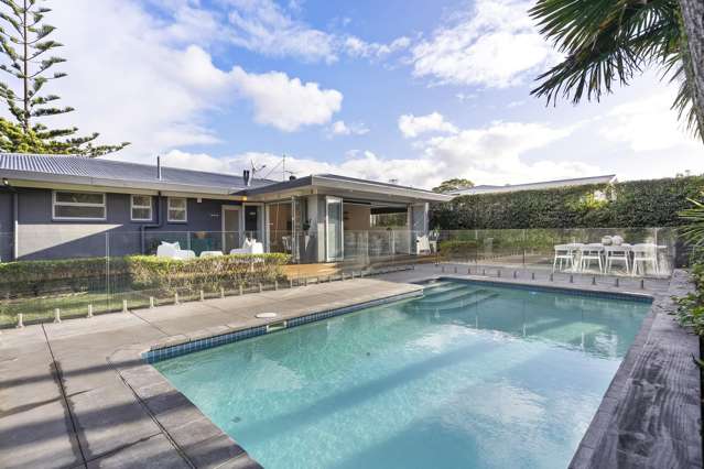 Timeless 1950s charm & contemporary family comfort