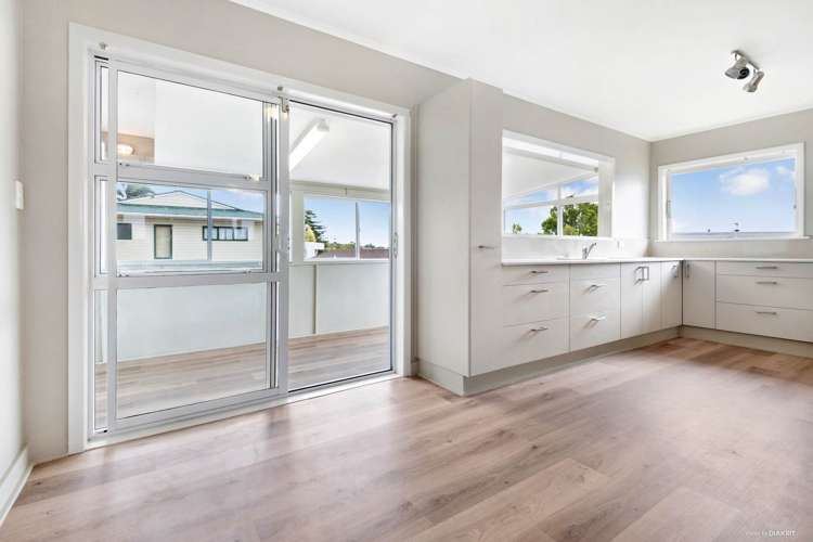 80 Roberts Road Te Atatu South_8