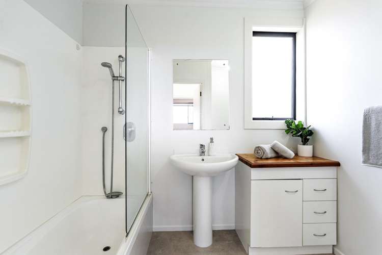 787 Dover Road Okato_16