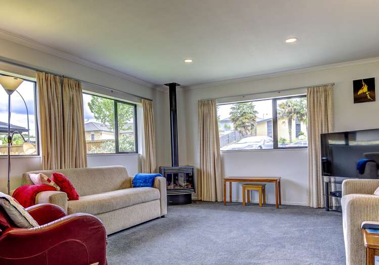 97 Farnborough Drive Grandview Heights_3