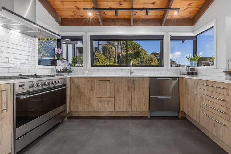 10 Kinloch Place Papakowhai_7