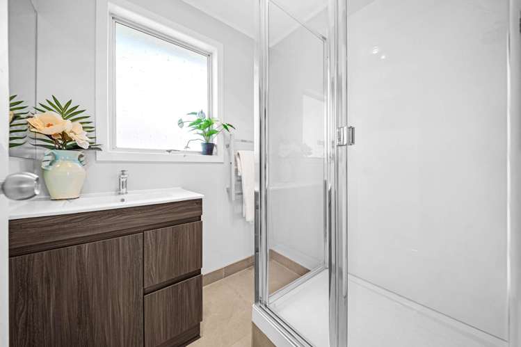 27 Sandrine Avenue Clover Park_13