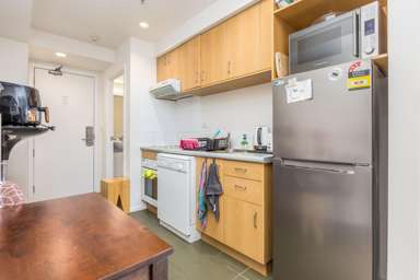 10F/2 Eden Crescent_4