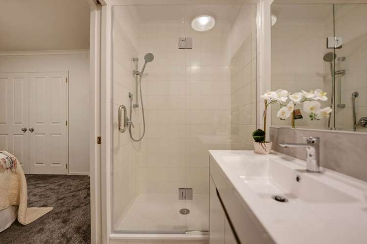 42 Farmdale Court Flat Bush_18