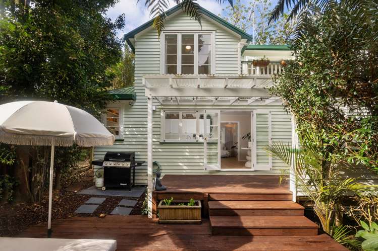 29 Hollywood Avenue Titirangi_21