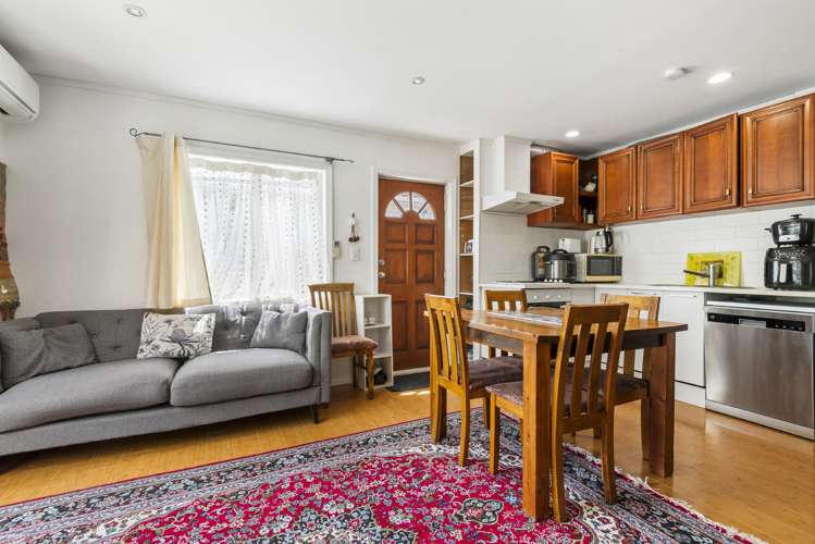 5 Saddleback Rise Murrays Bay_23