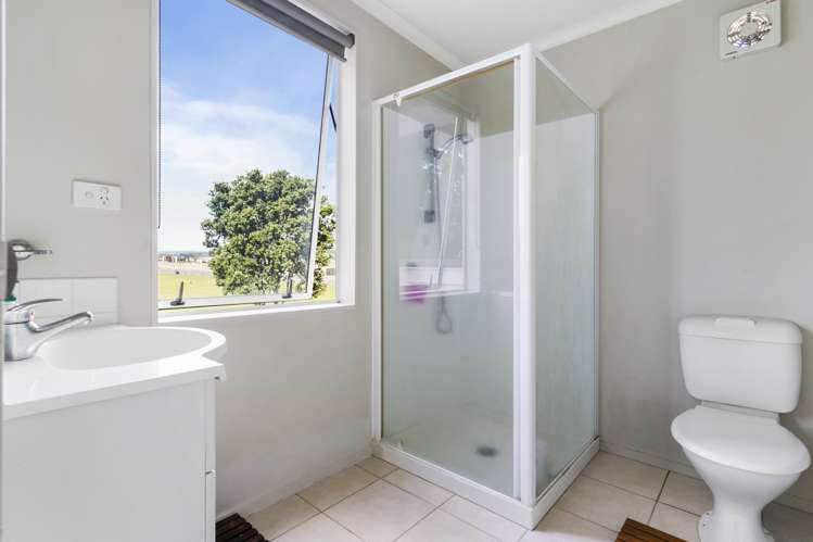 8 Bruce Pulman Drive Takanini_14