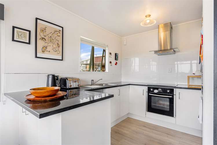 1 Maywood Crescent Glen Eden_12