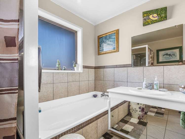 7 Burton Place Owhata_14