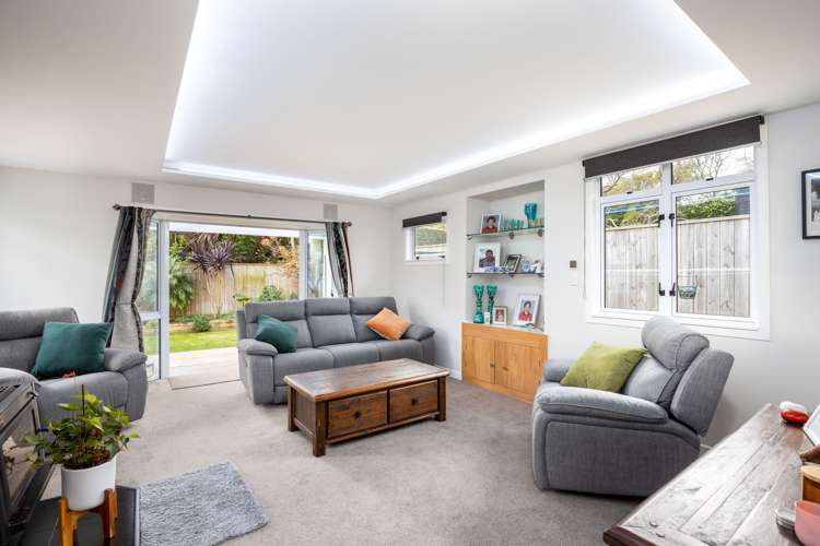 8 York Crescent Westown_11