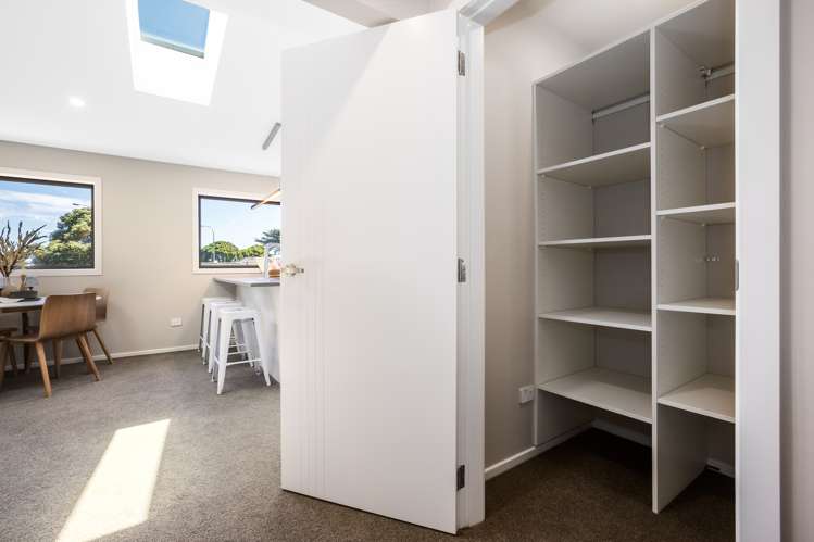 2/7 Grays Road Plimmerton_21