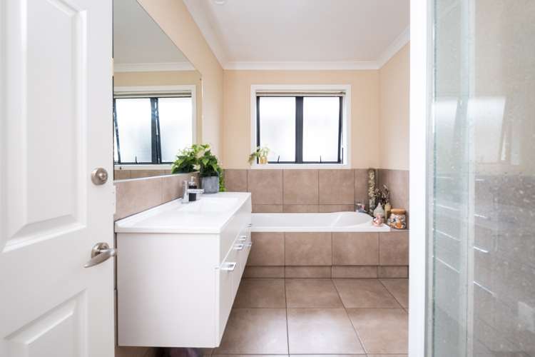 12 Delta Mews Place Clive_8