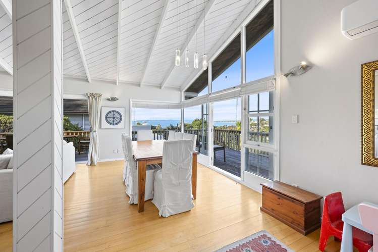 13 Colmar Road Mellons Bay_52