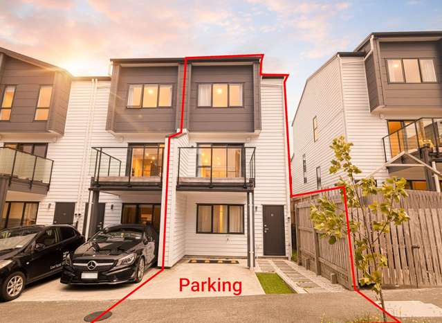 Spacious Sunny Living besides Shopping Mall