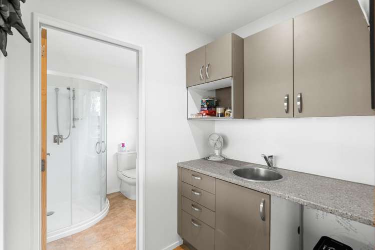 221 Breezes Road Aranui_11