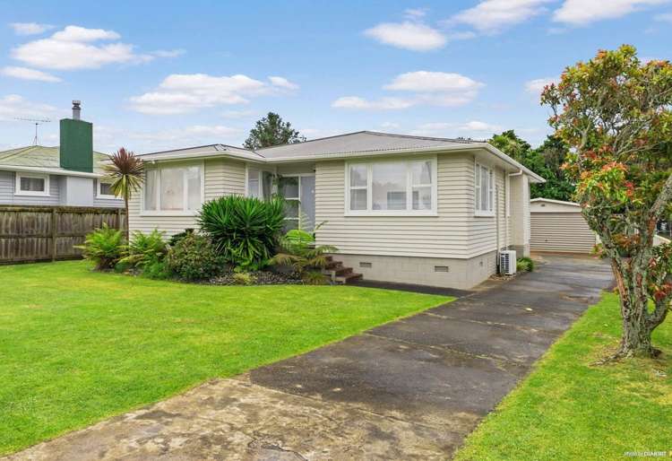 6 Woodford Avenue_0