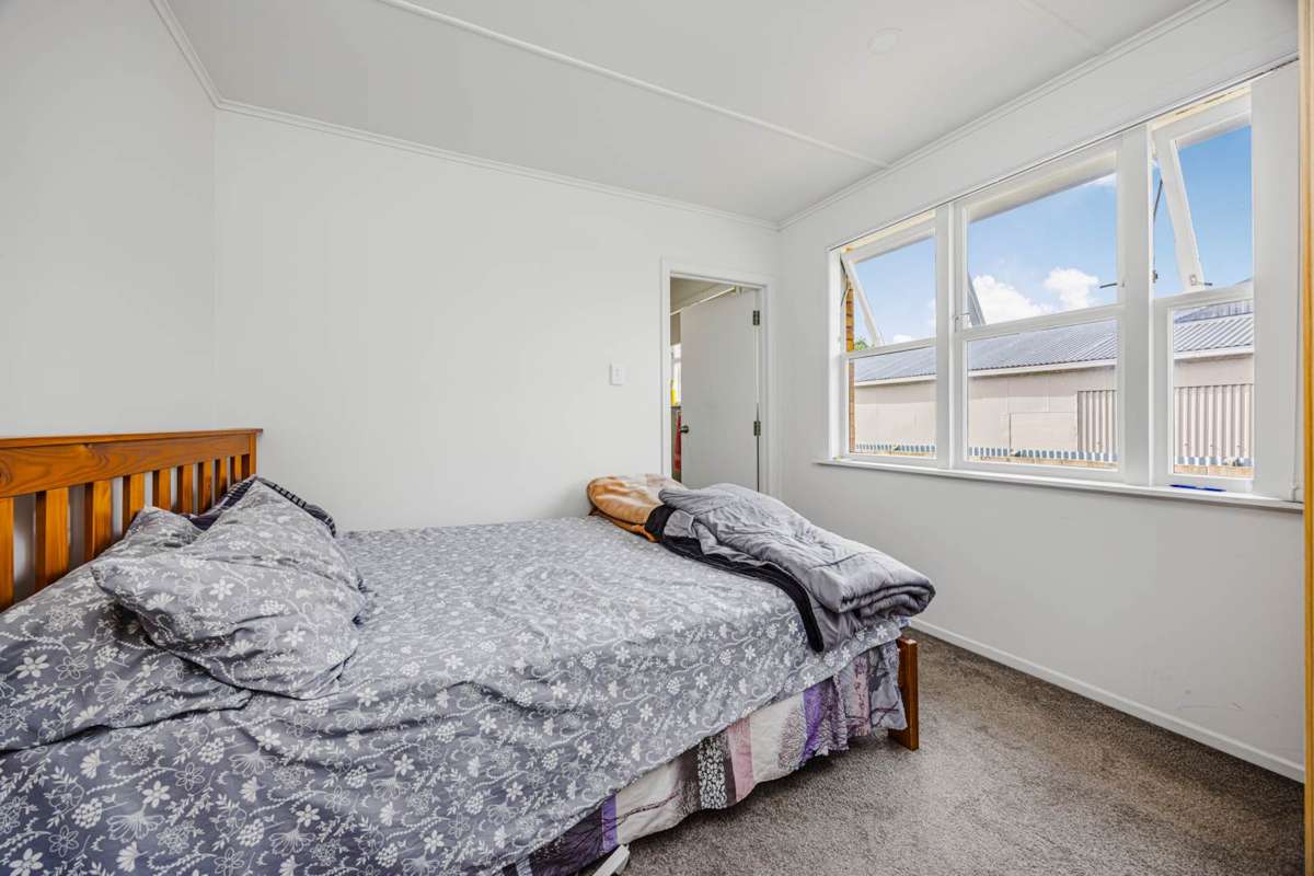 128 & 128A Wyllie Road_1