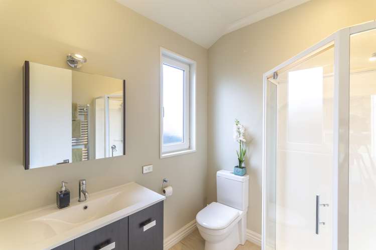 9 Springbrook Lane Northwood_19