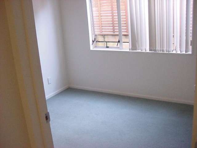 1/57 Gladstone Road Northcote_4