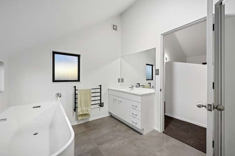 15 Blairgowrie Place Rototuna North_11