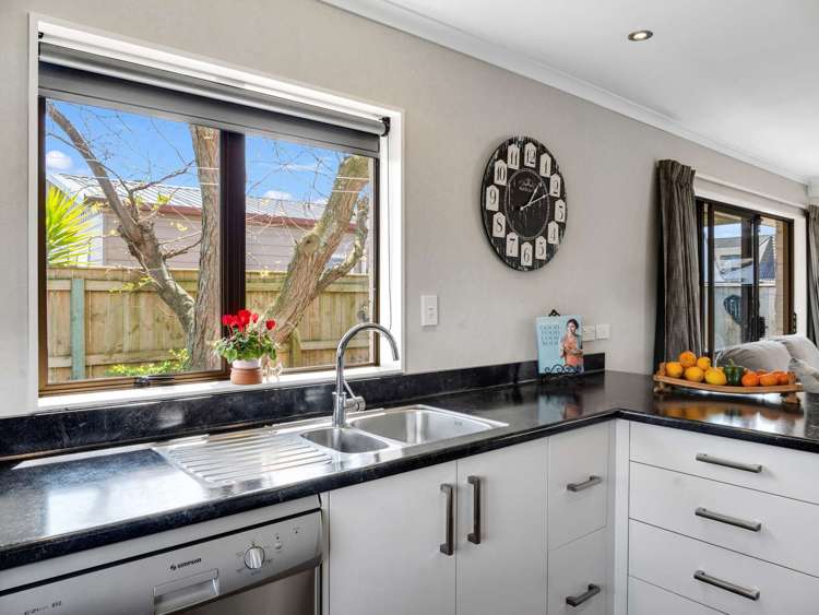 4 Charisma Court Kelvin Grove_12