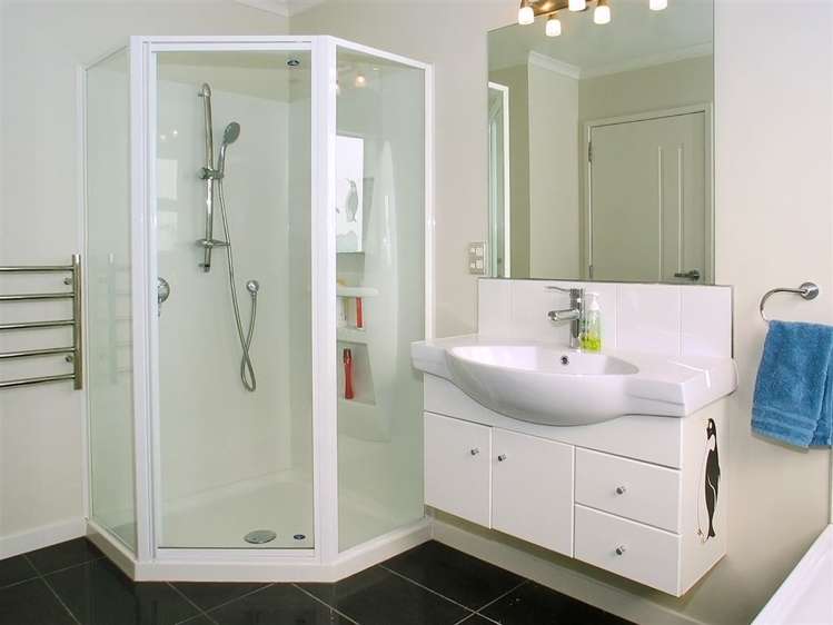 2 Peel Lane Aotea_14