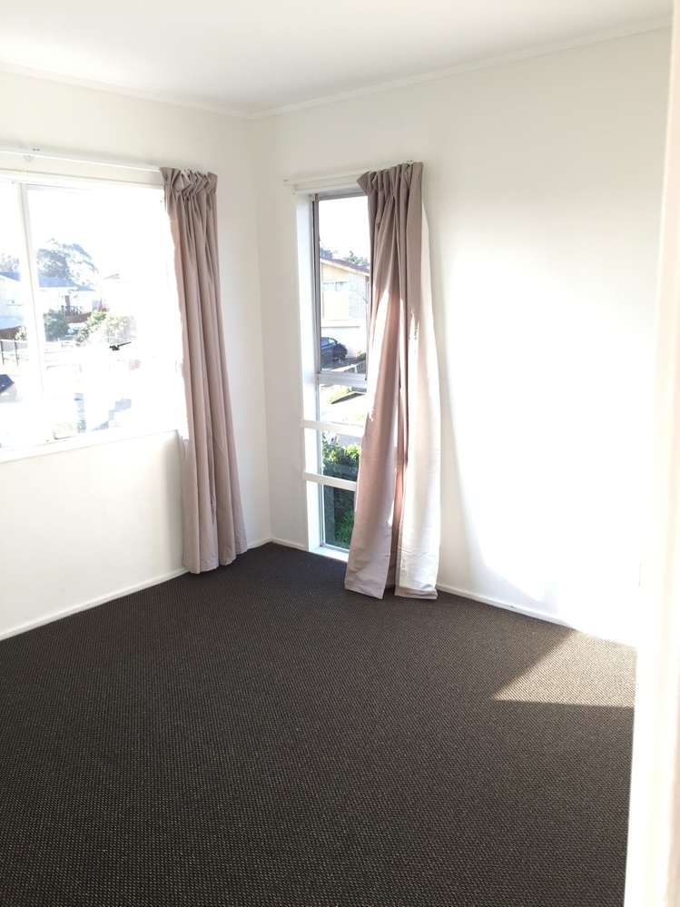 1/11 Frobisher Way Clendon Park_7