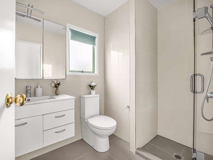 2/267 Glenfield Road Hillcrest_21