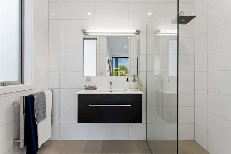 39 Paraoa Crescent Omaha_16