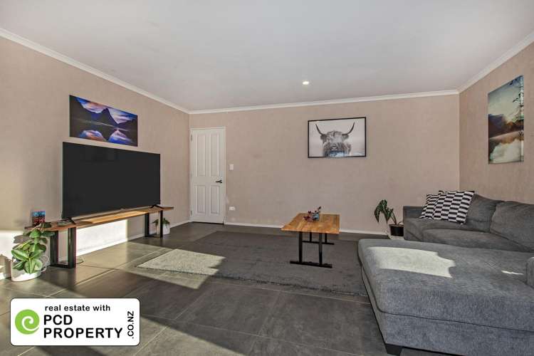 84 Valley View Road Otaika_12