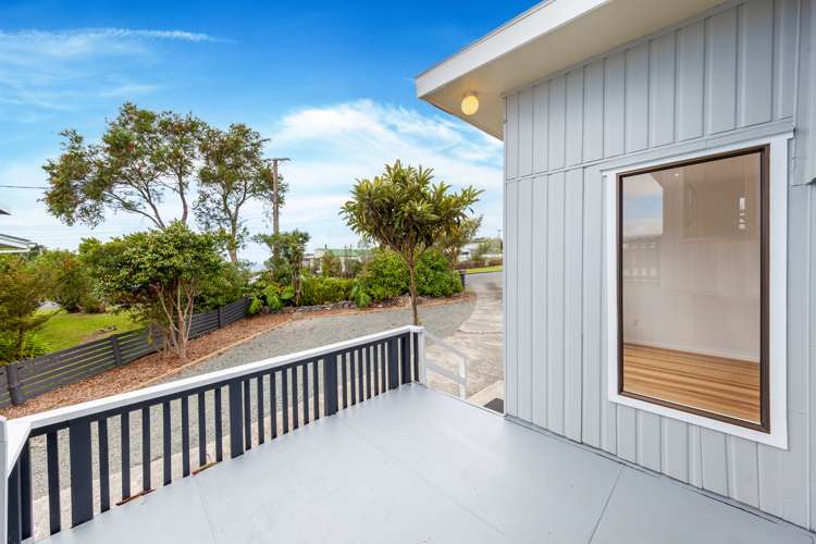 17 Piccadilly Circus Snells Beach_26