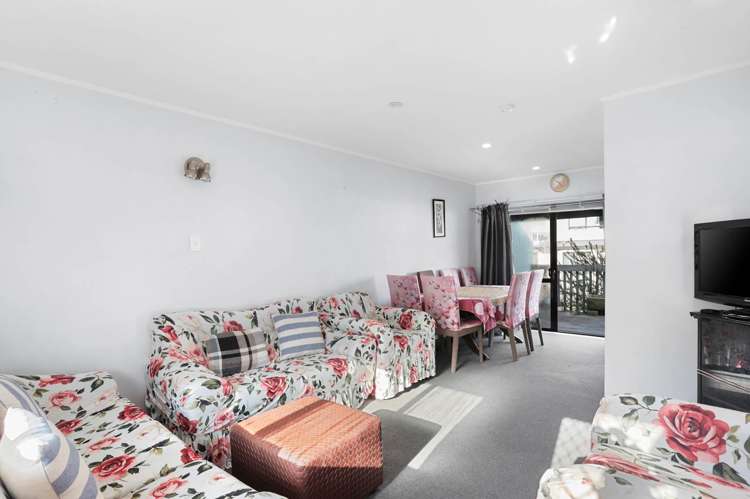 2/81 White Swan Road_3