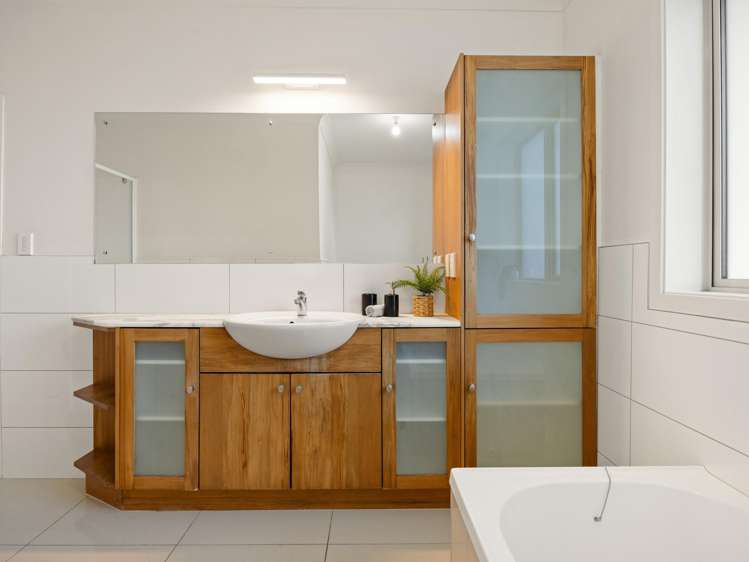 73 Cook Street Hamilton East_13