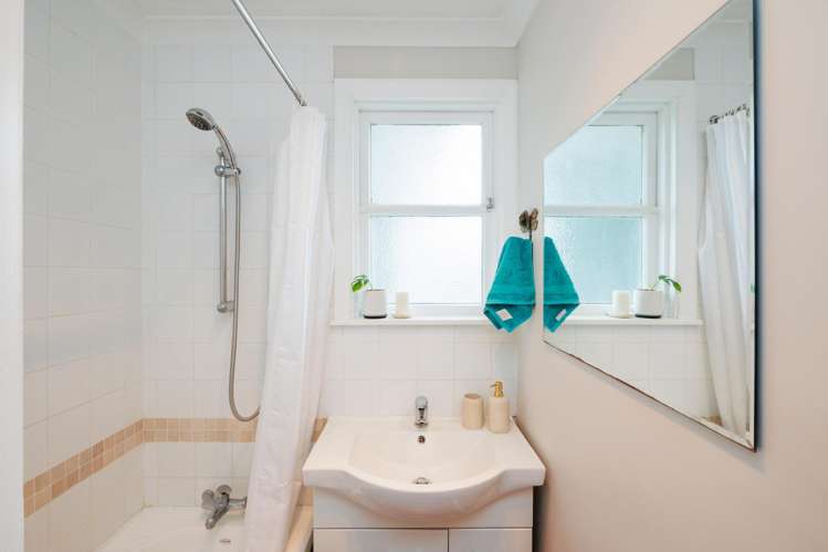 920 Tremaine Avenue Roslyn_10