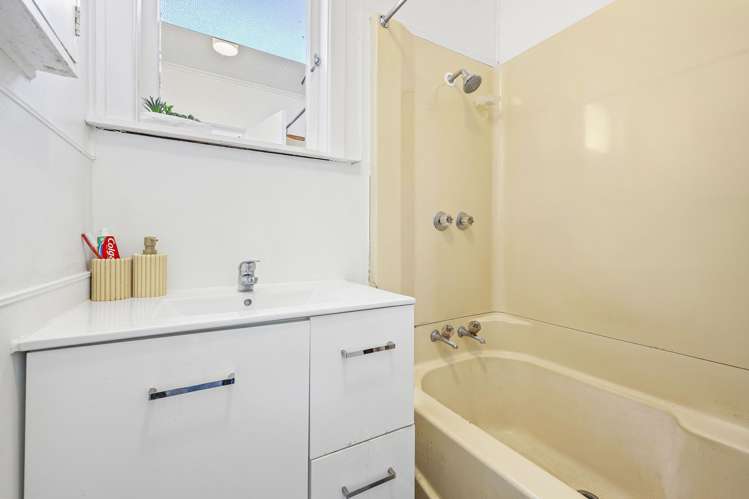 16 Parrs Cross Road_4