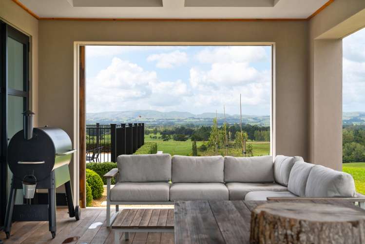 83 Charles Robert Drive Kahutara_37