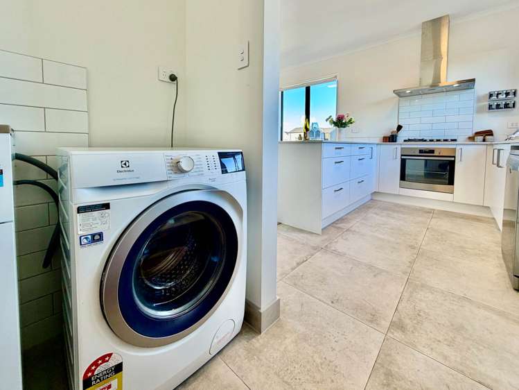 7 Awamarino Way Westgate_38