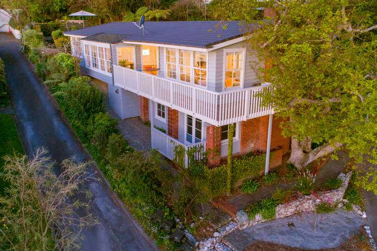 15 Taumaru Avenue Lowry Bay_4