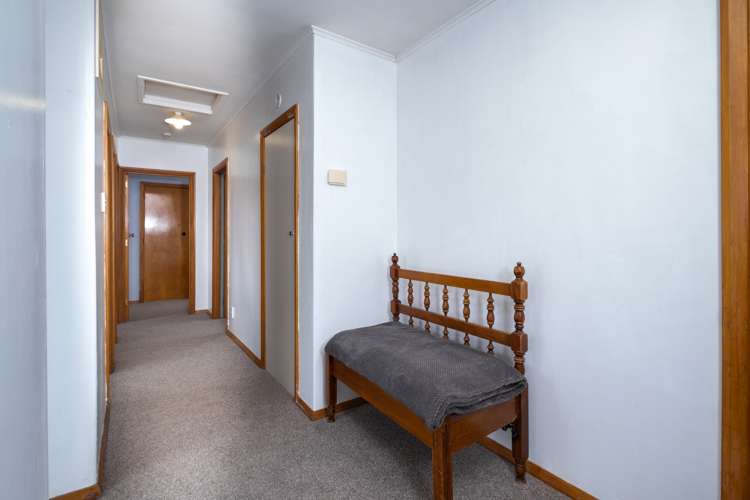 17 Neal Crescent Onekawa_12