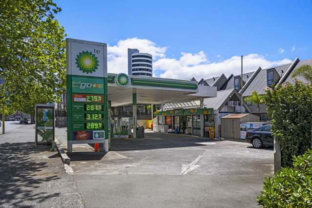 Premium petrol station site has investors pumped