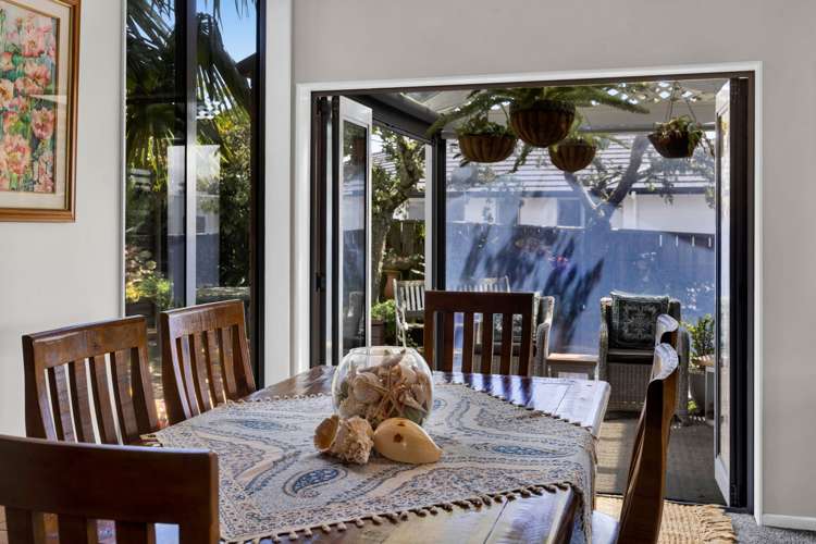 9 Elizabeth Grove Stratford_4