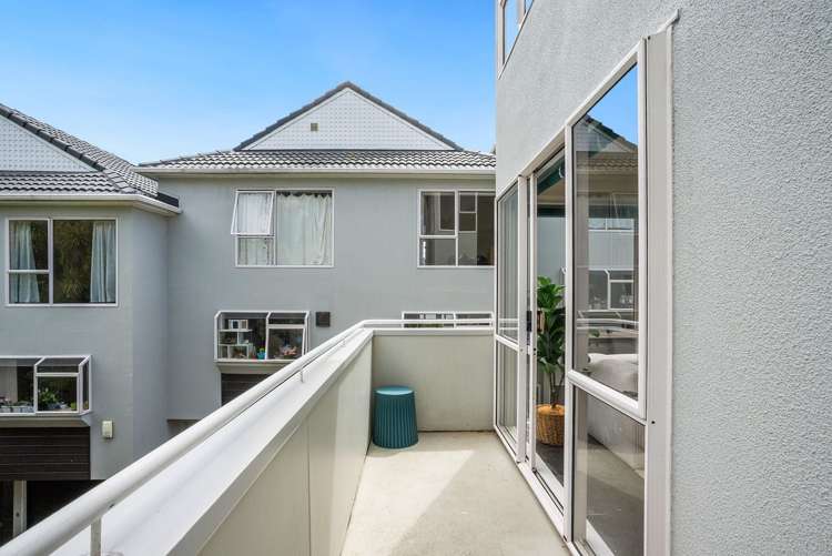 16/20 Thompson Street Mount Cook_5