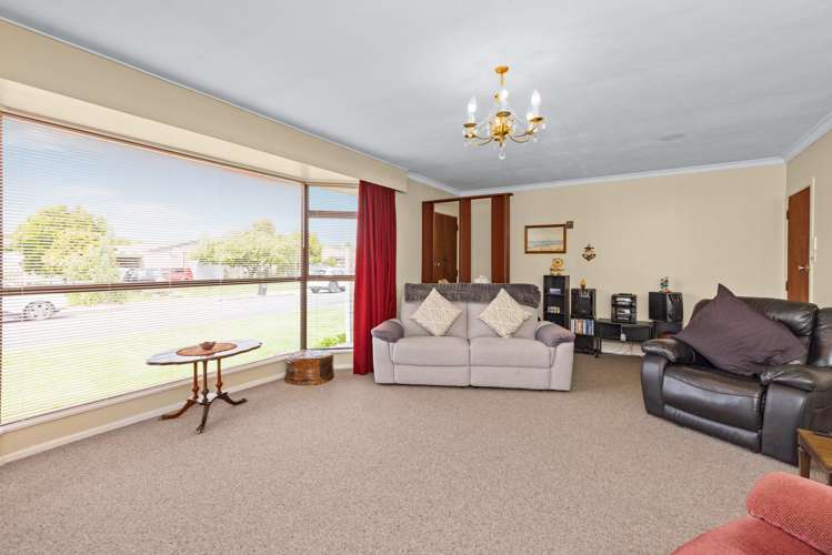 1402 Warwick Place Mayfair_9